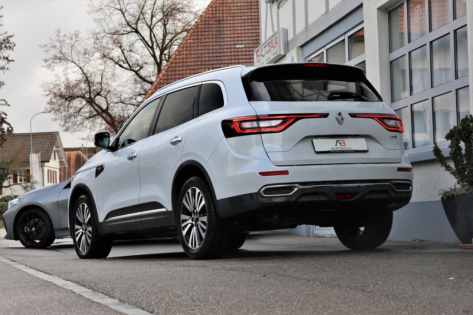 RENAULT Koleos 2.0 dCi Initial Paris 4x4 Xtronic CVT (CH)-image-2