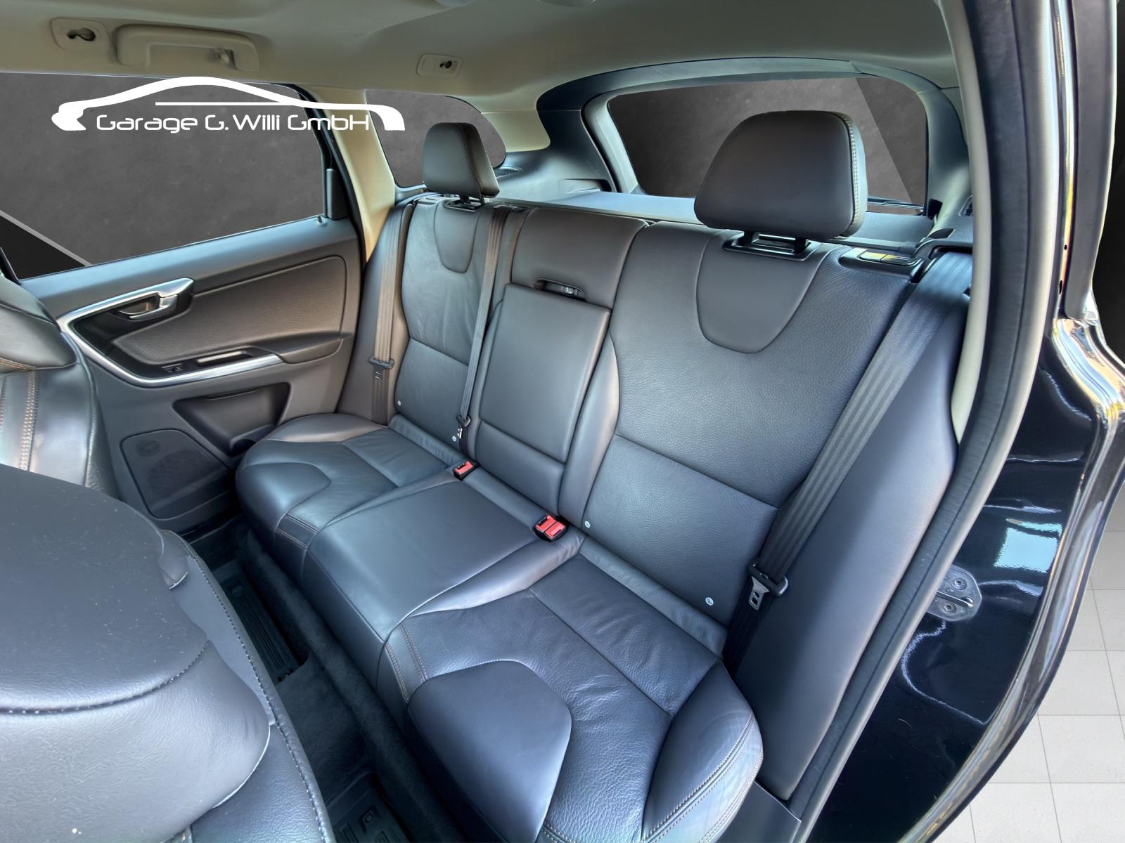 VOLVO XC60 D4 AWD Momentum Geartronic-image-15