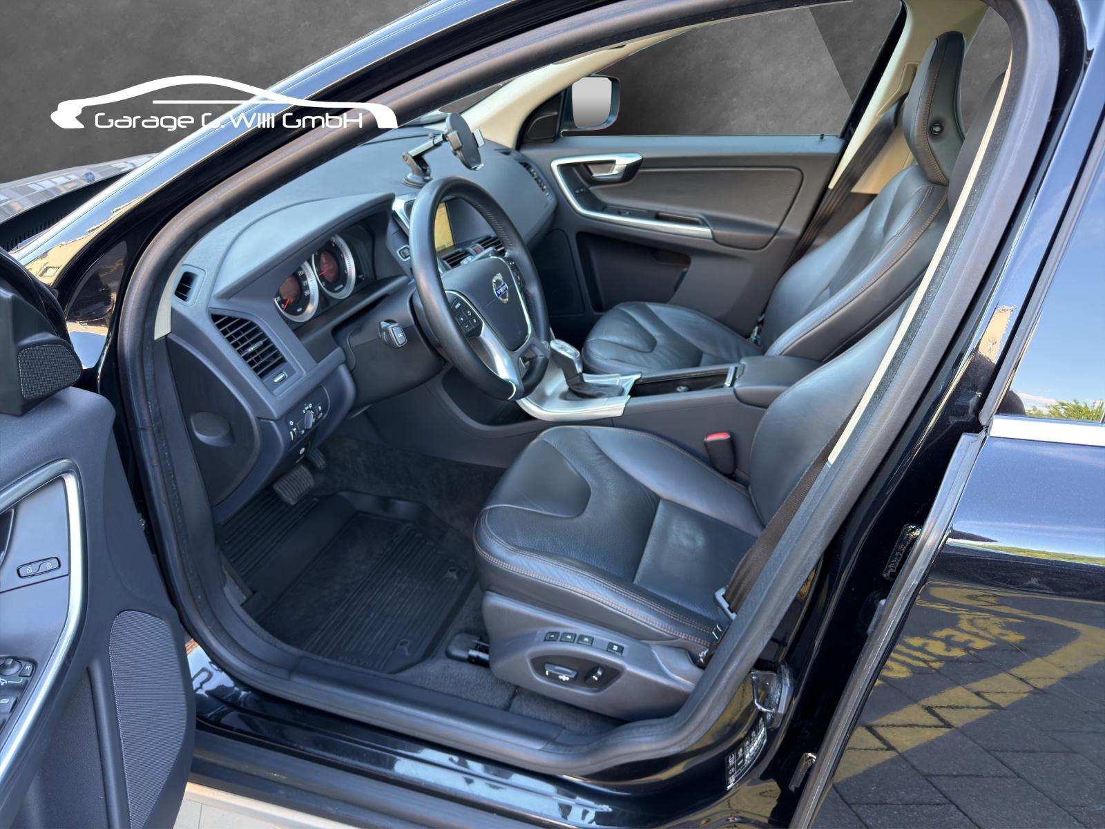 VOLVO XC60 D4 AWD Momentum Geartronic-image-8