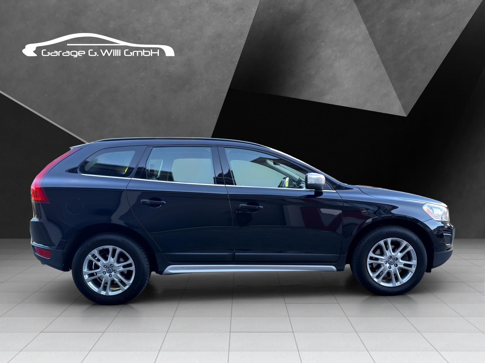 VOLVO XC60 D4 AWD Momentum Geartronic-image-3