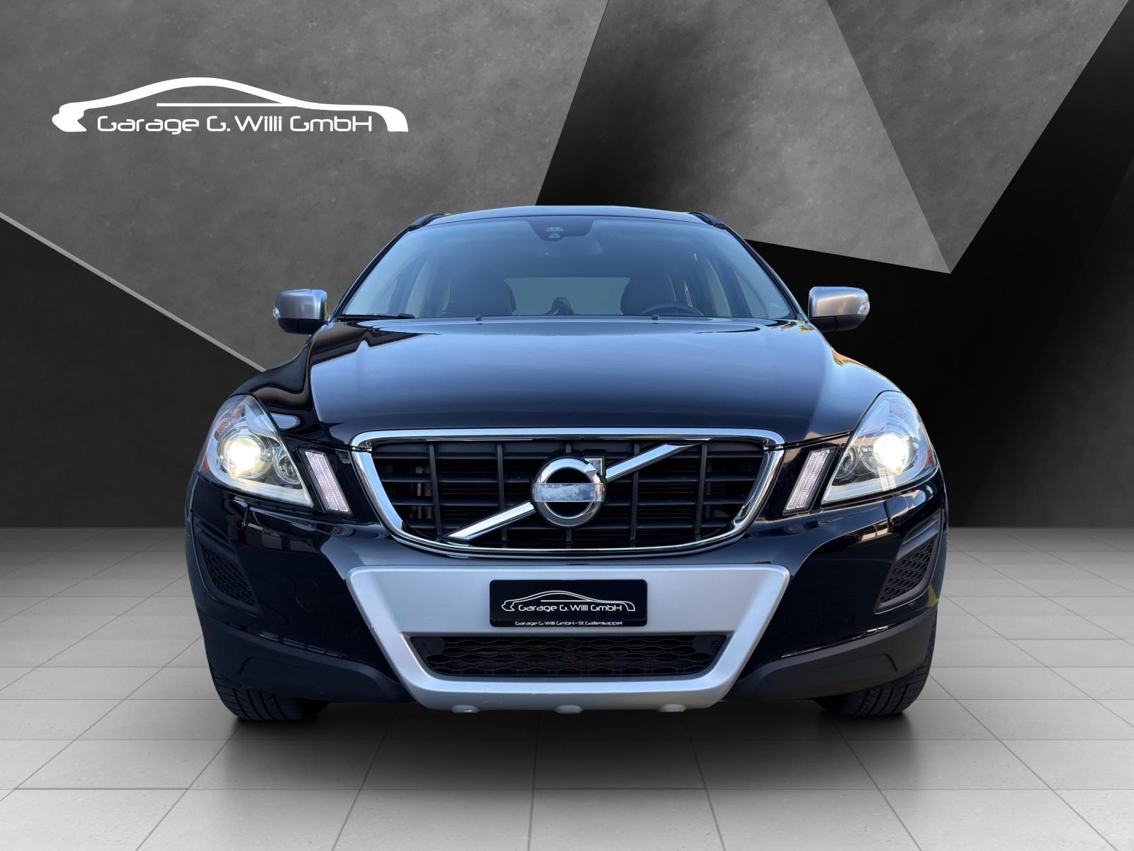 VOLVO XC60 D4 AWD Momentum Geartronic-image-1