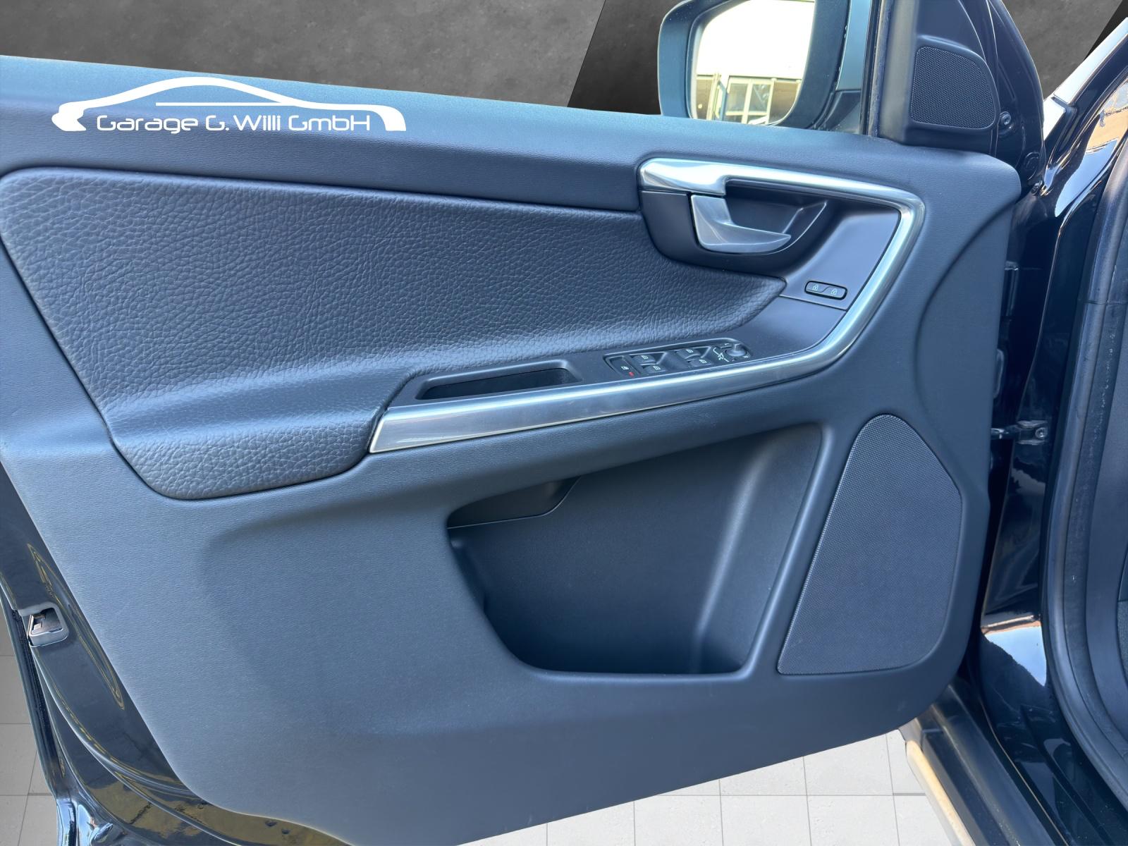 VOLVO XC60 D4 AWD Momentum Geartronic-image-14