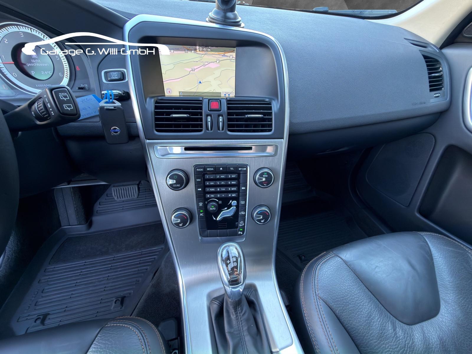 VOLVO XC60 D4 AWD Momentum Geartronic-image-12