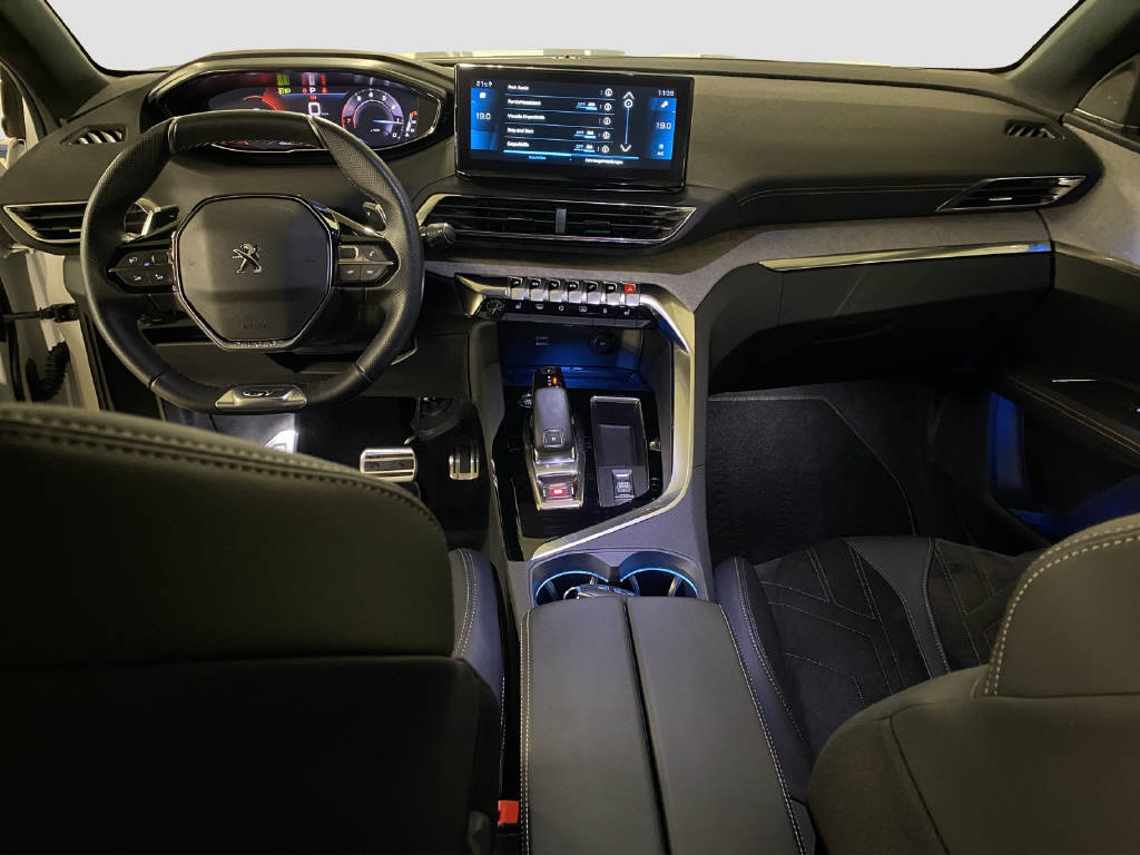PEUGEOT 3008 1.2 PureTech GT Pack-image-10