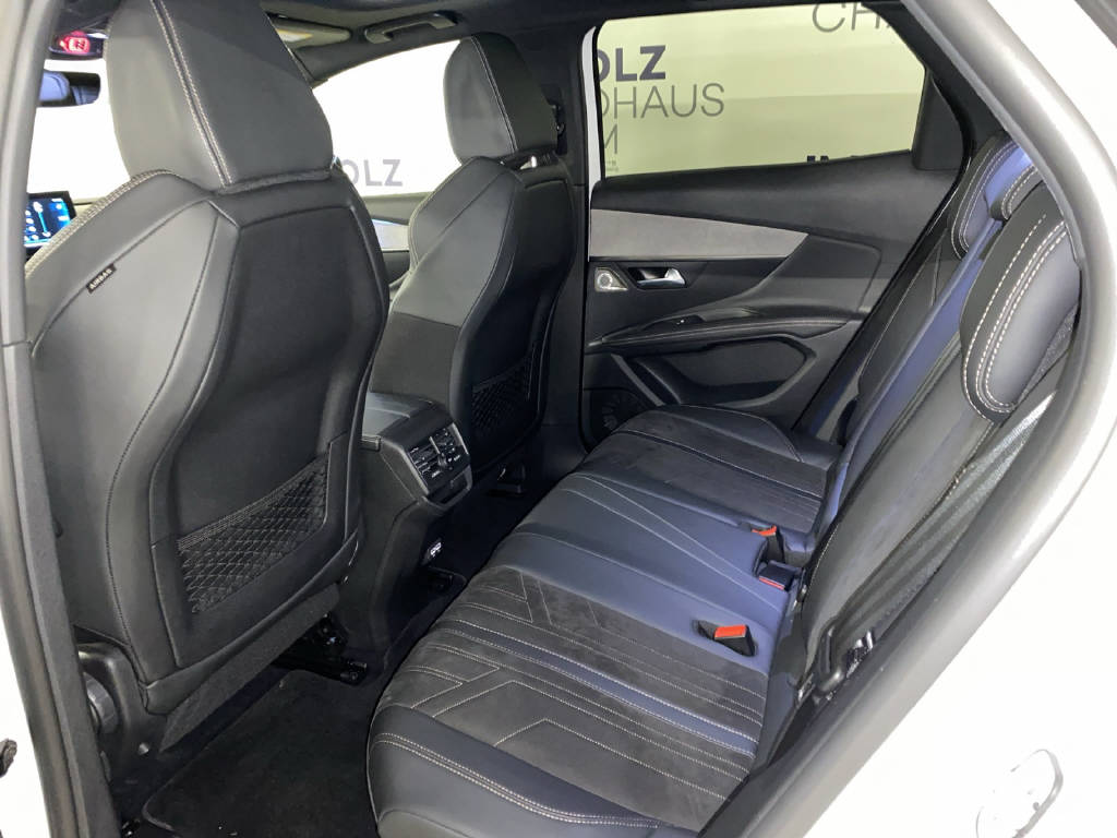 PEUGEOT 3008 1.2 PureTech GT Pack-image-16
