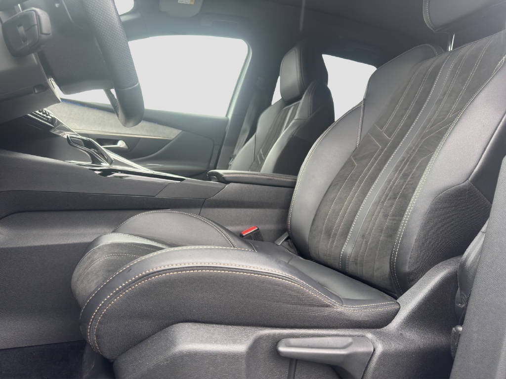 PEUGEOT 3008 1.2 PureTech GT Pack-image-5