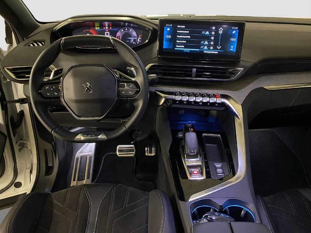 PEUGEOT 3008 1.2 PureTech GT Pack-image-9