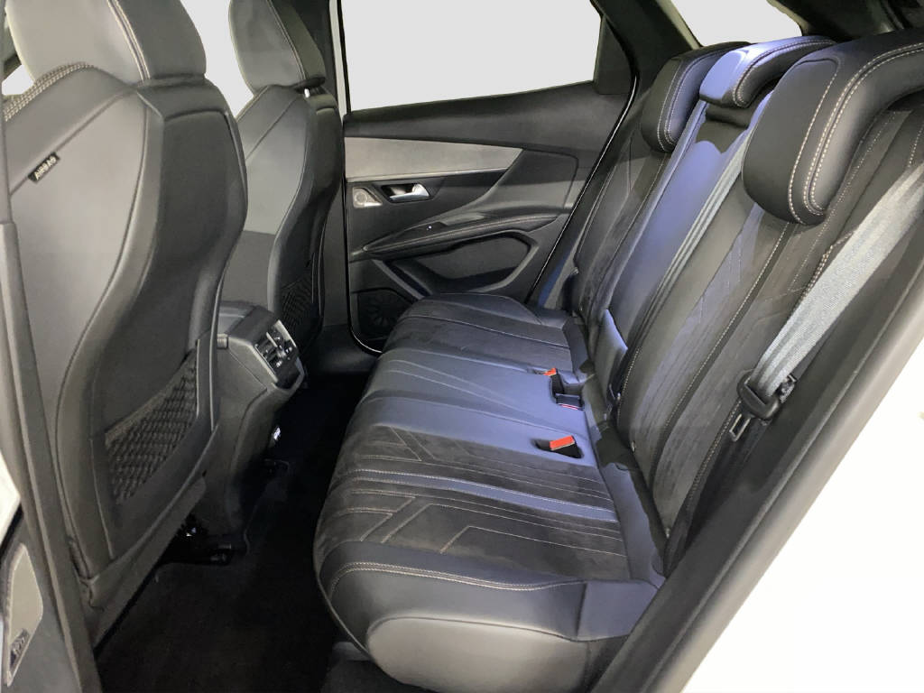 PEUGEOT 3008 1.2 PureTech GT Pack-image-12