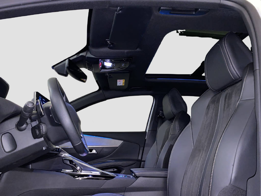PEUGEOT 3008 1.2 PureTech GT Pack-image-6