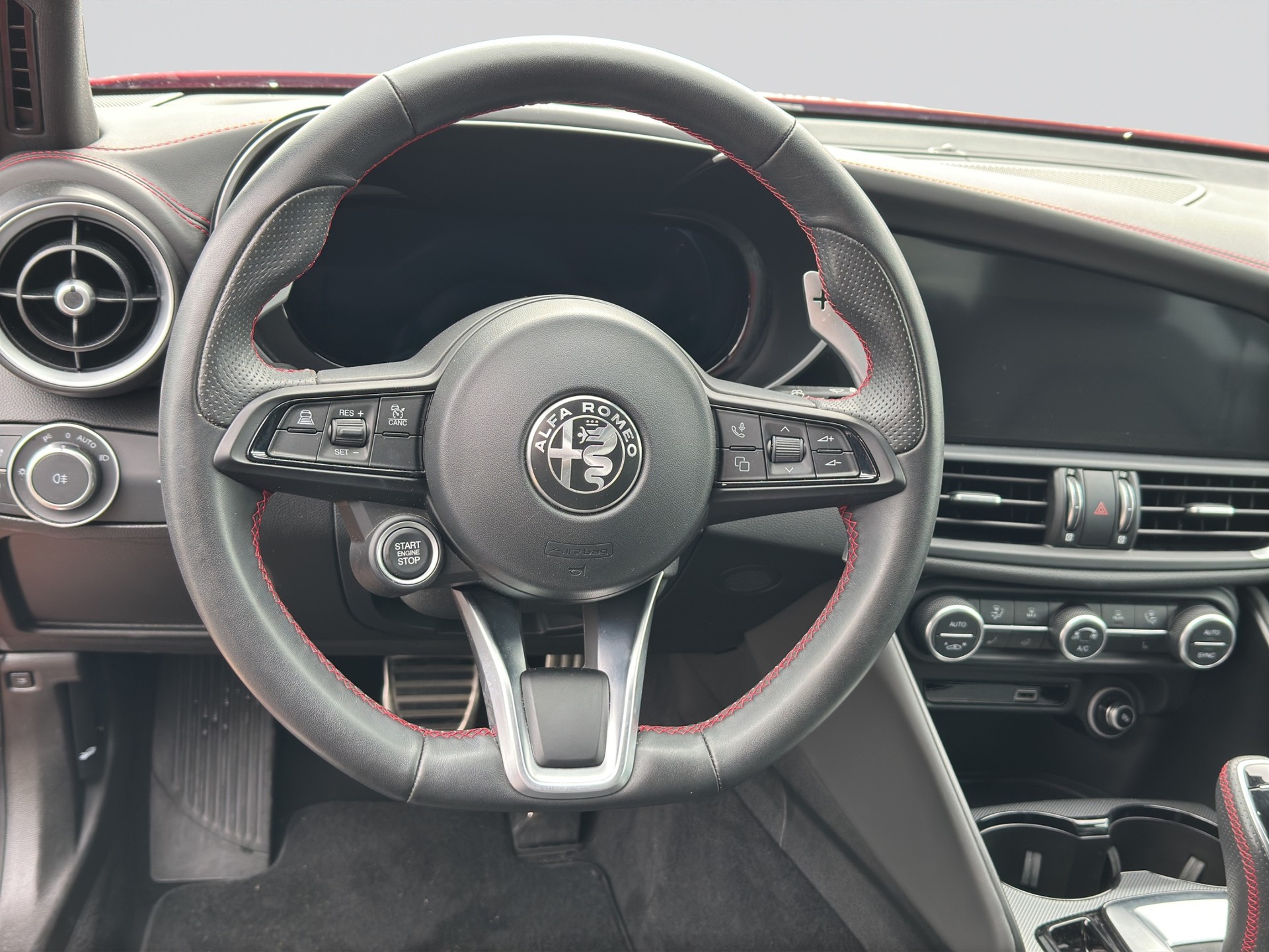 ALFA ROMEO Giulia 2.0 Competizione Q4 AT8-image-10