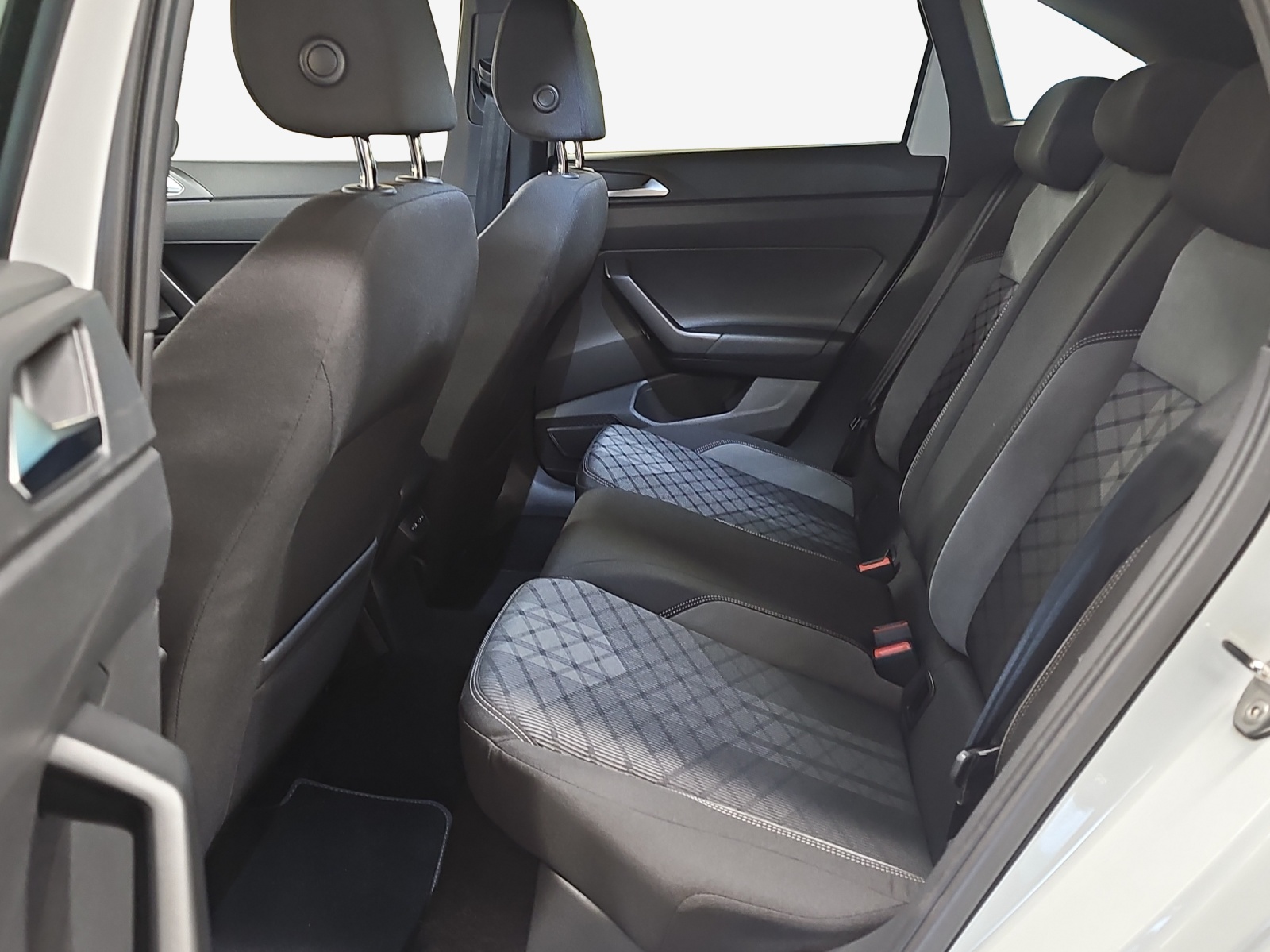 VW Taigo 1.0 TSI R-Line DSG-image-11