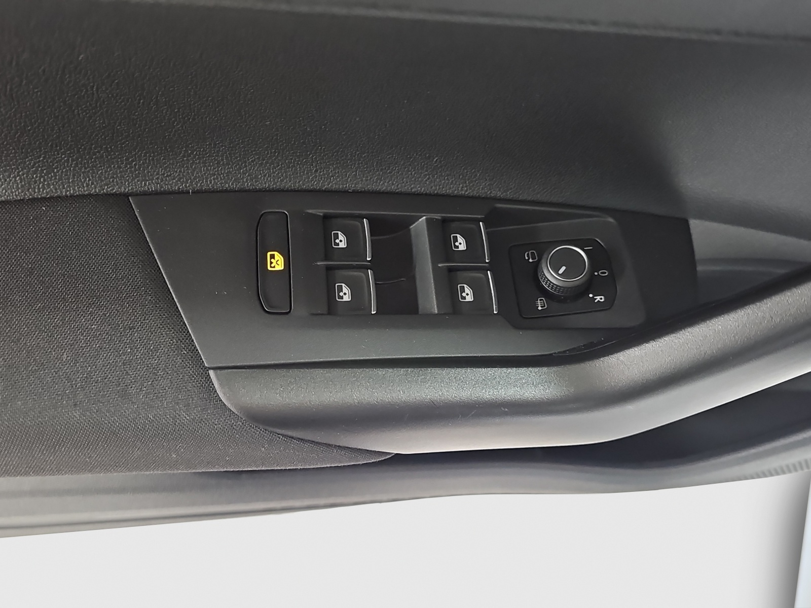 VW Taigo 1.0 TSI R-Line DSG-image-14