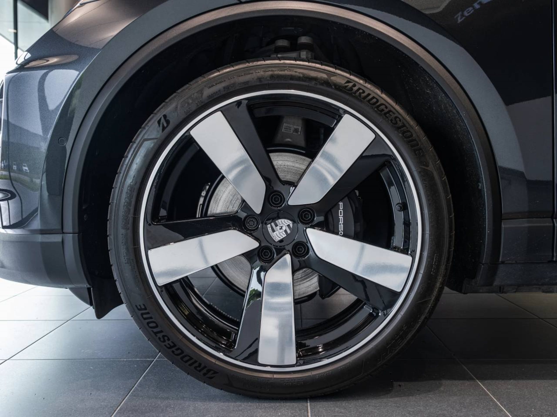 PORSCHE Macan 4-image-30