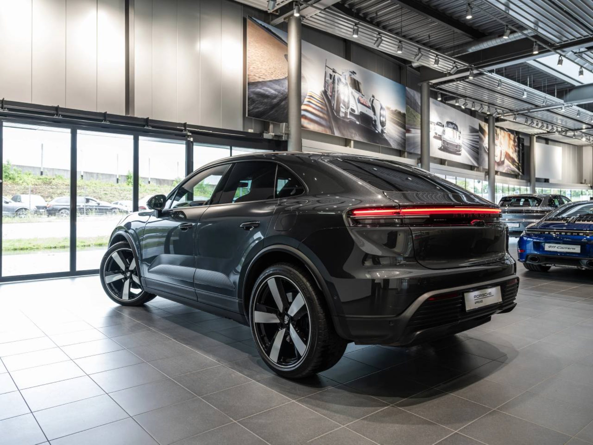 PORSCHE Macan 4-image-7