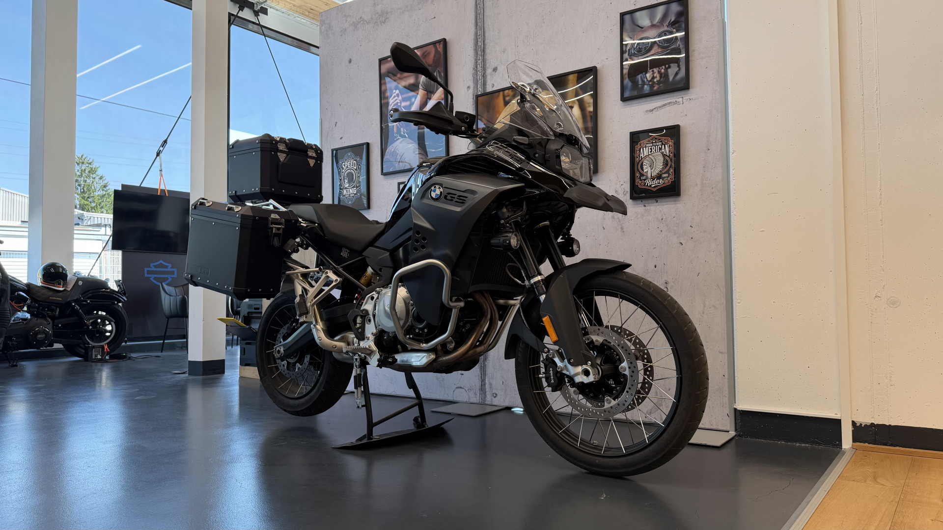 BMW F 850 GS Adventure Triple Black-showroom-element-1