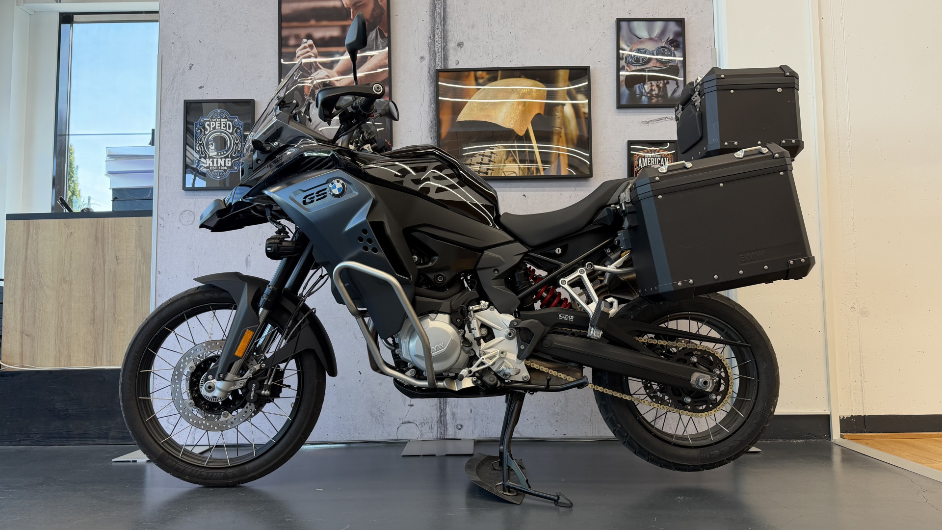 BMW F 850 GS Adventure Triple Black-showroom-element-3