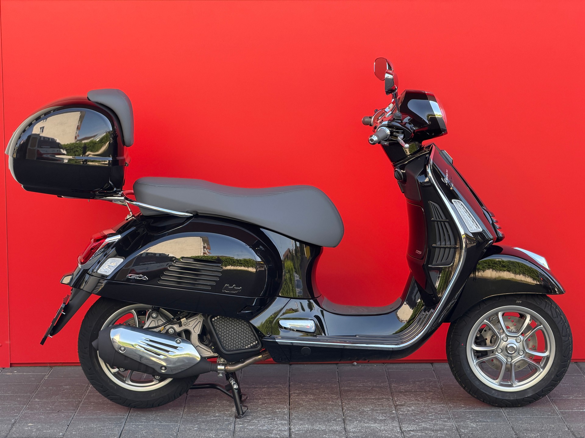 PIAGGIO Vespa GTS 125 RST + GRATIS TOPCASE-showroom-element-1