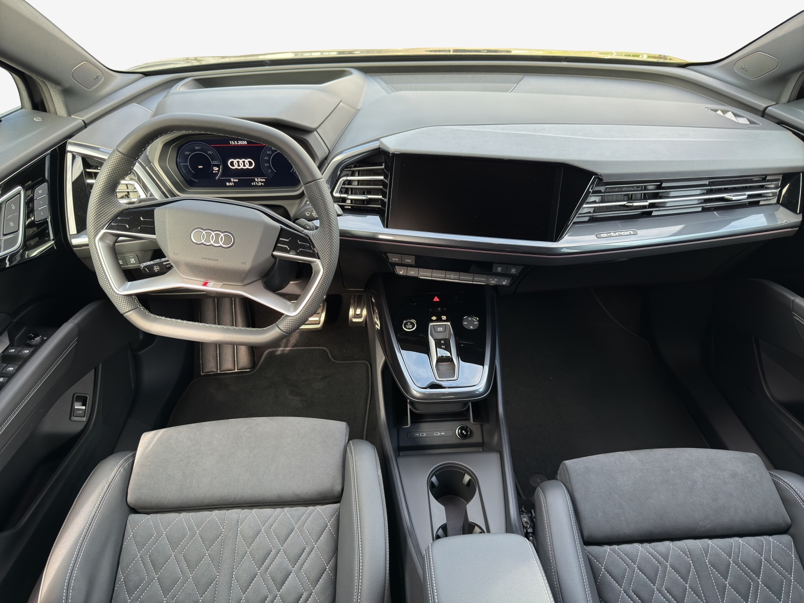 AUDI Q4 e-tron 45 Attraction quattro-image-8
