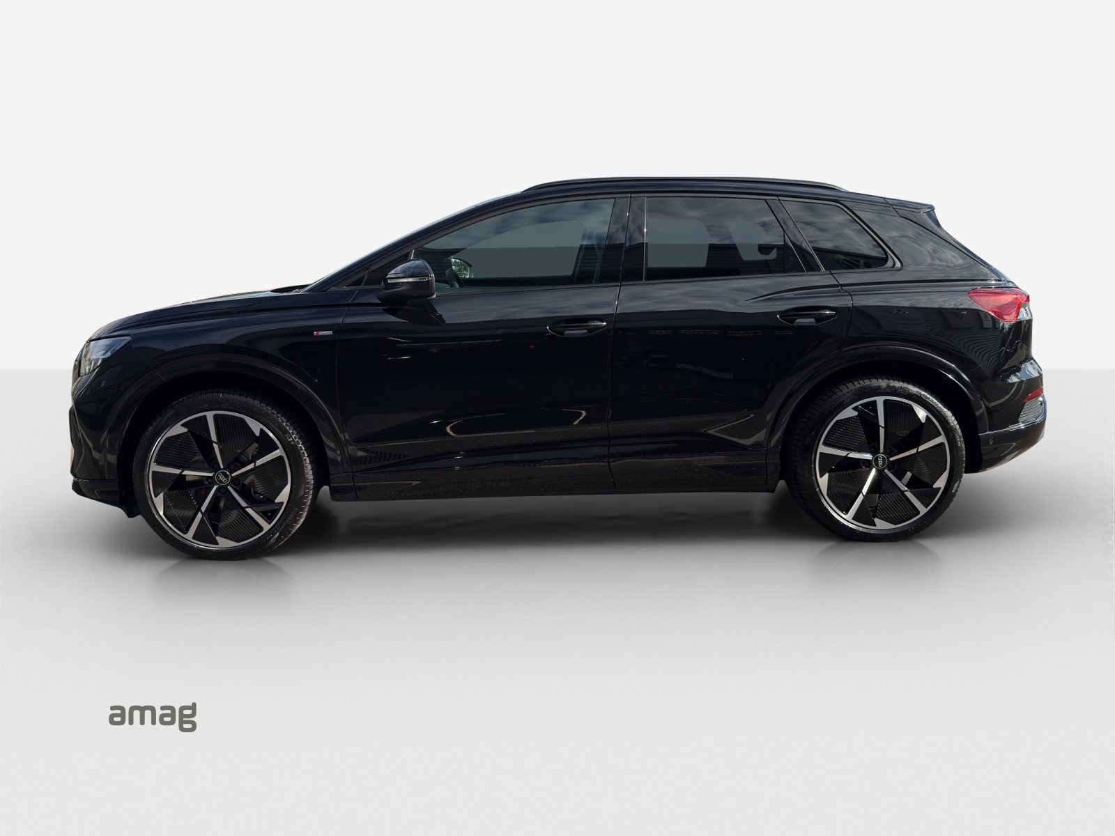 AUDI Q4 e-tron 45 Attraction quattro-image-1