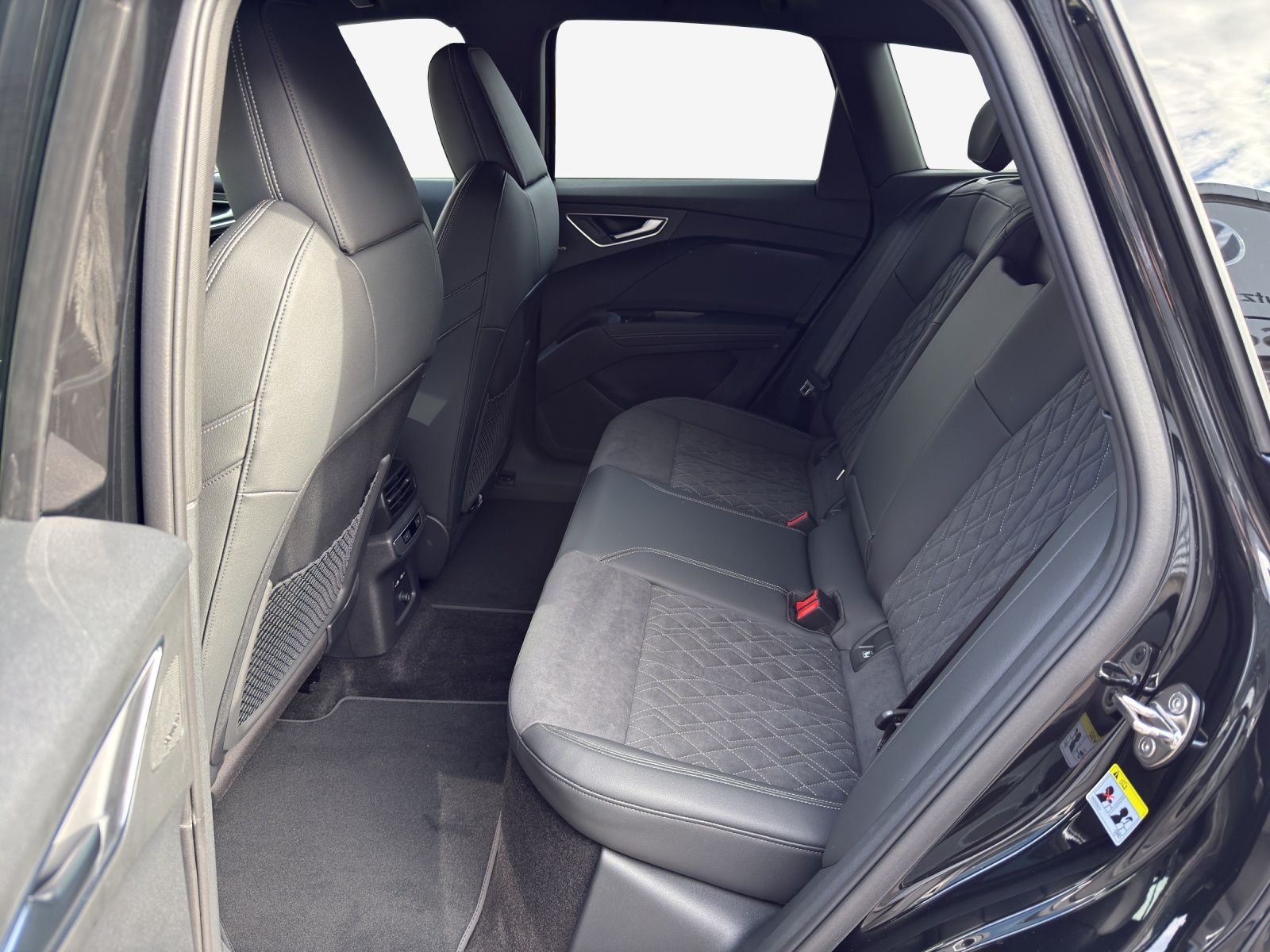 AUDI Q4 e-tron 45 Attraction quattro-image-11