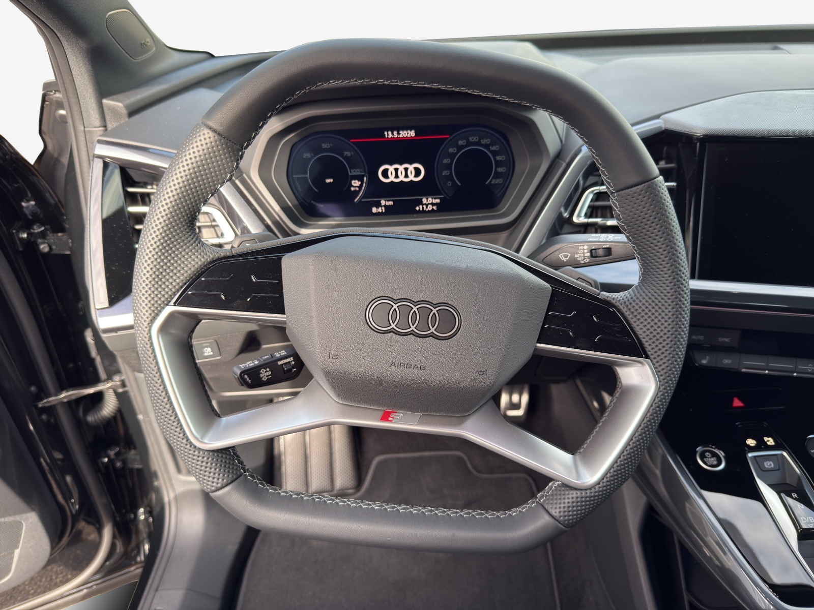 AUDI Q4 e-tron 45 Attraction quattro-image-9