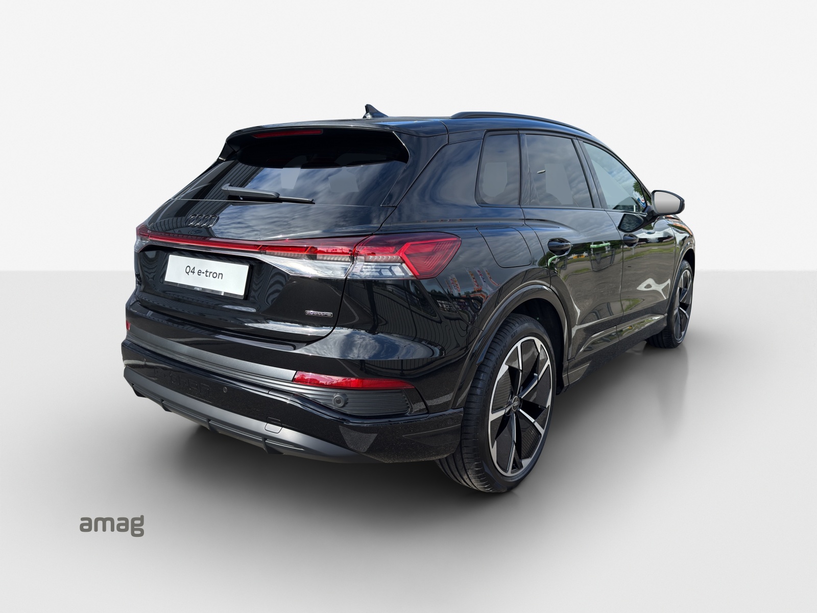 AUDI Q4 e-tron 45 Attraction quattro-image-4