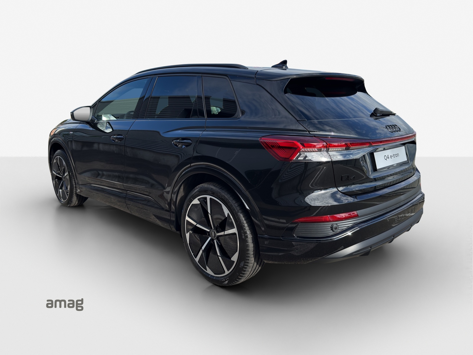 AUDI Q4 e-tron 45 Attraction quattro-image-2