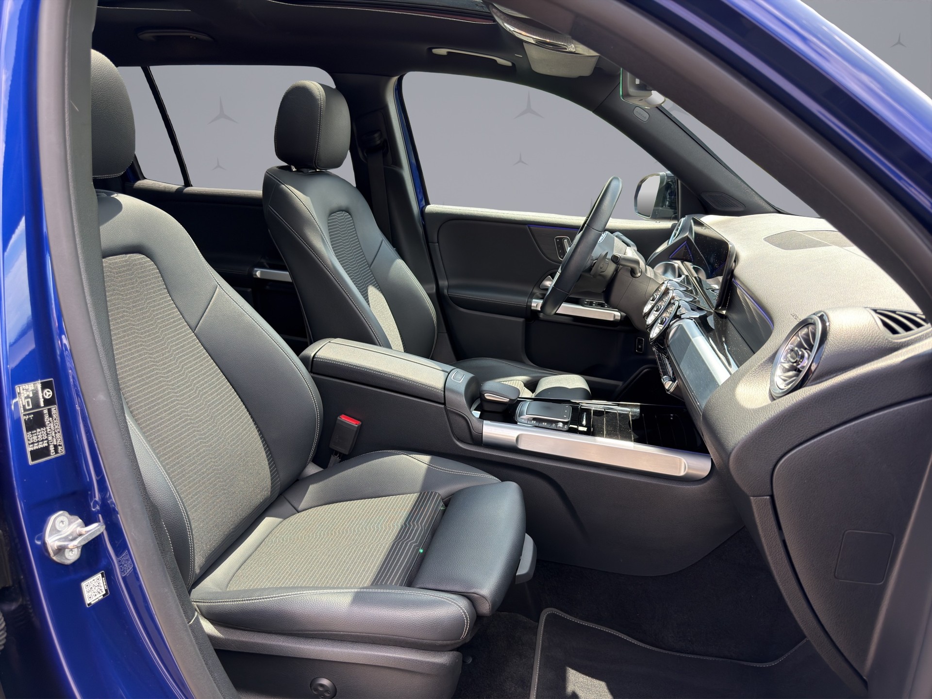 MERCEDES-BENZ GLB 250 Progressive 4matic-image-13