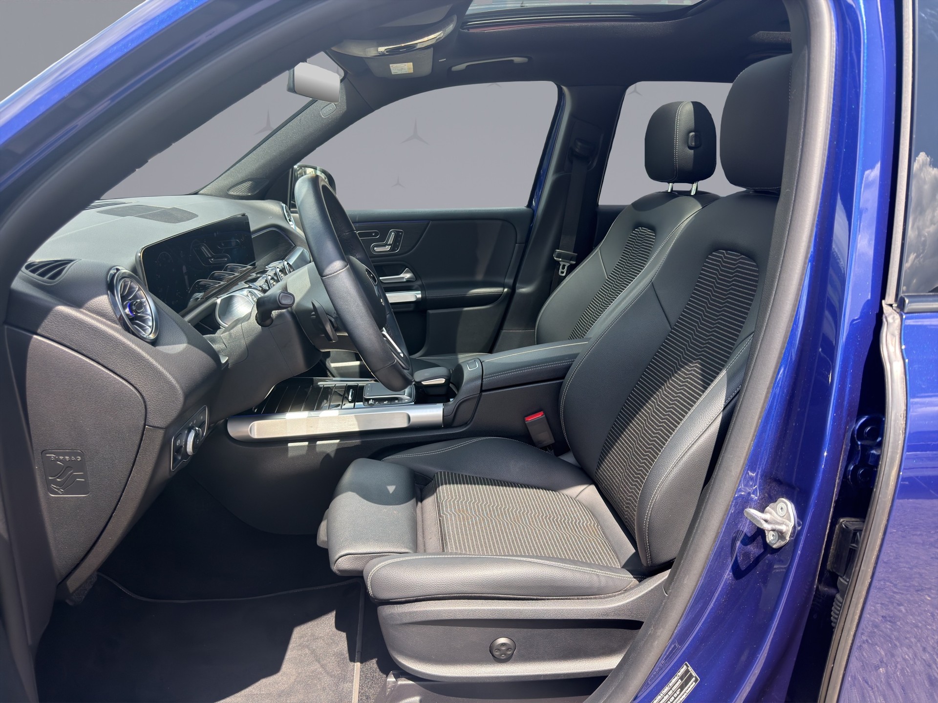 MERCEDES-BENZ GLB 250 Progressive 4matic-image-8