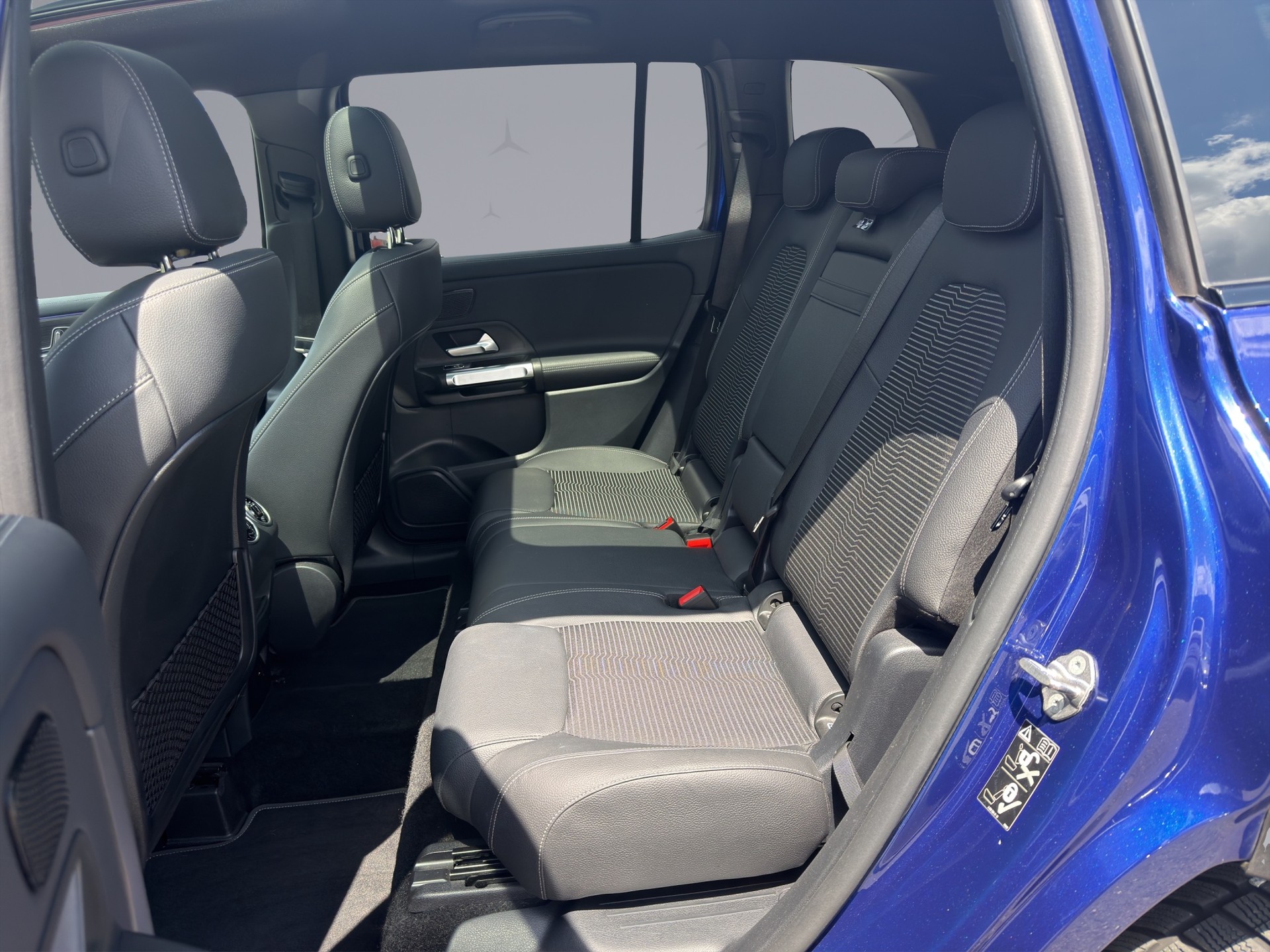 MERCEDES-BENZ GLB 250 Progressive 4matic-image-9