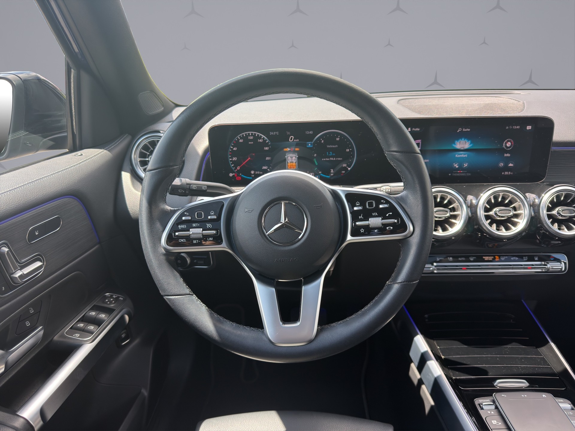 MERCEDES-BENZ GLB 250 Progressive 4matic-image-18