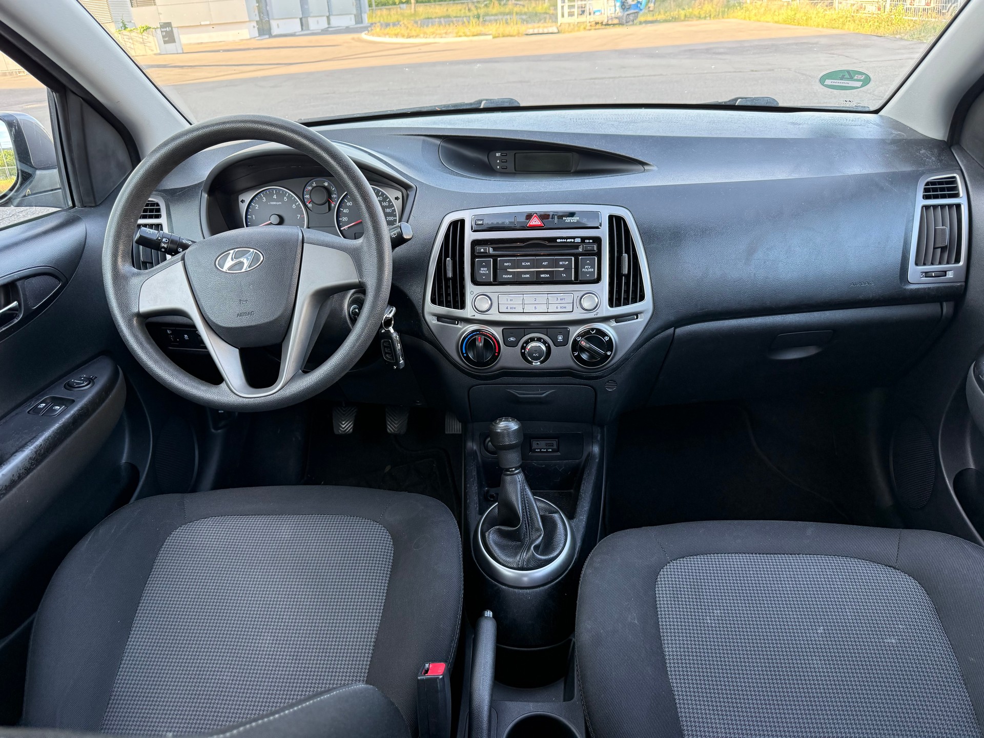 HYUNDAI i20 1.2 Comfort-image-8