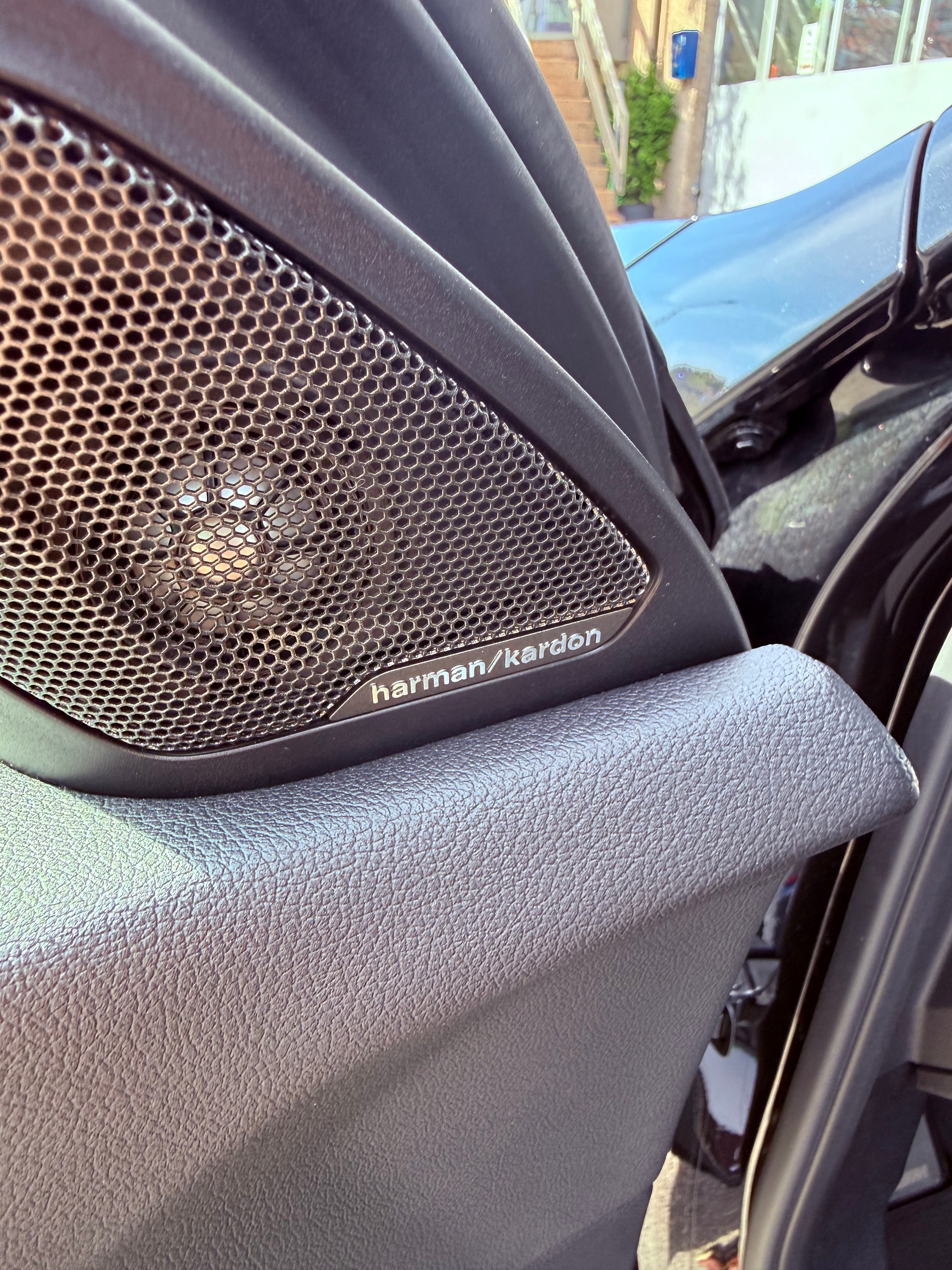 BMW 120i Pure M Sport Steptronic-image-2