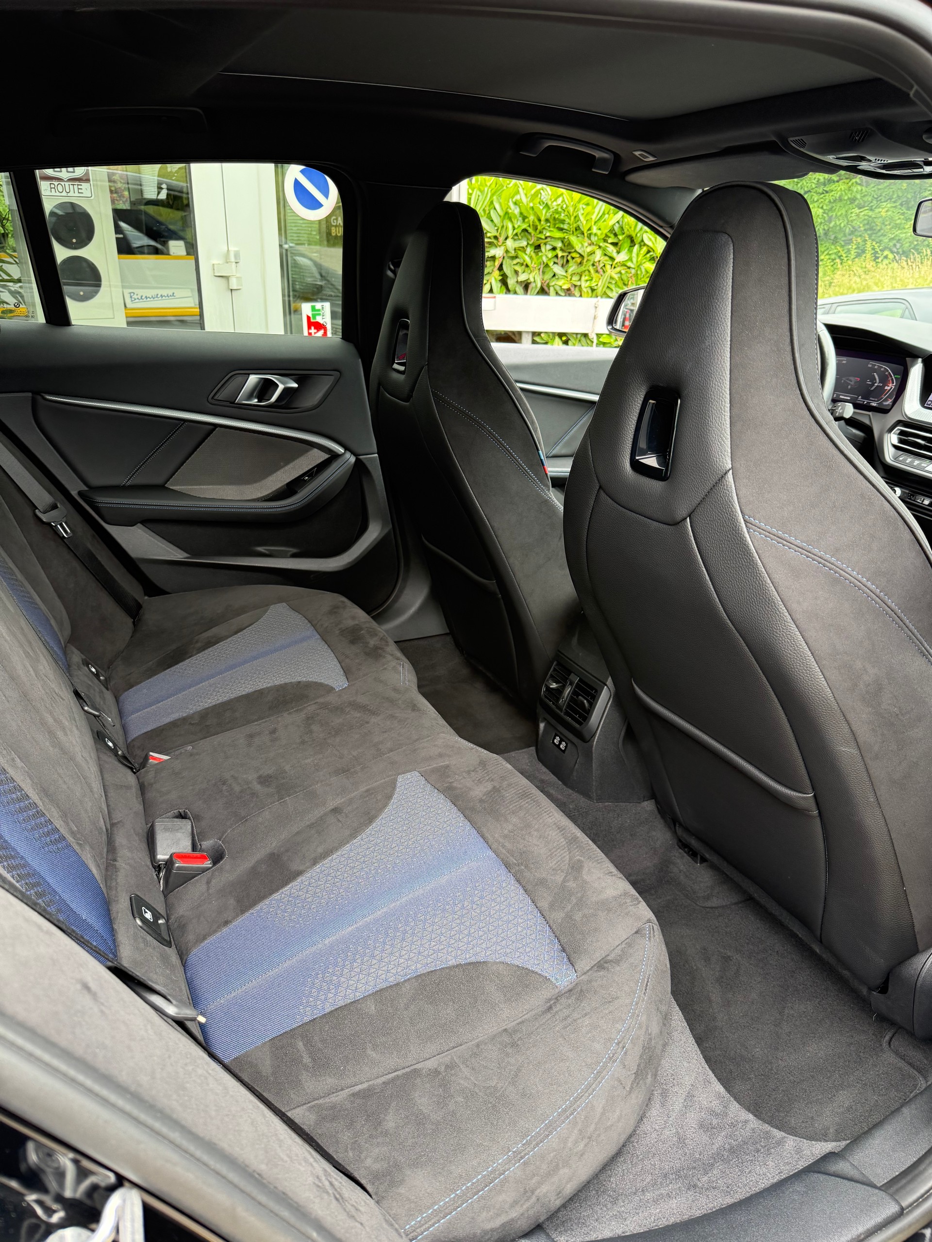 BMW 120i Pure M Sport Steptronic-image-12