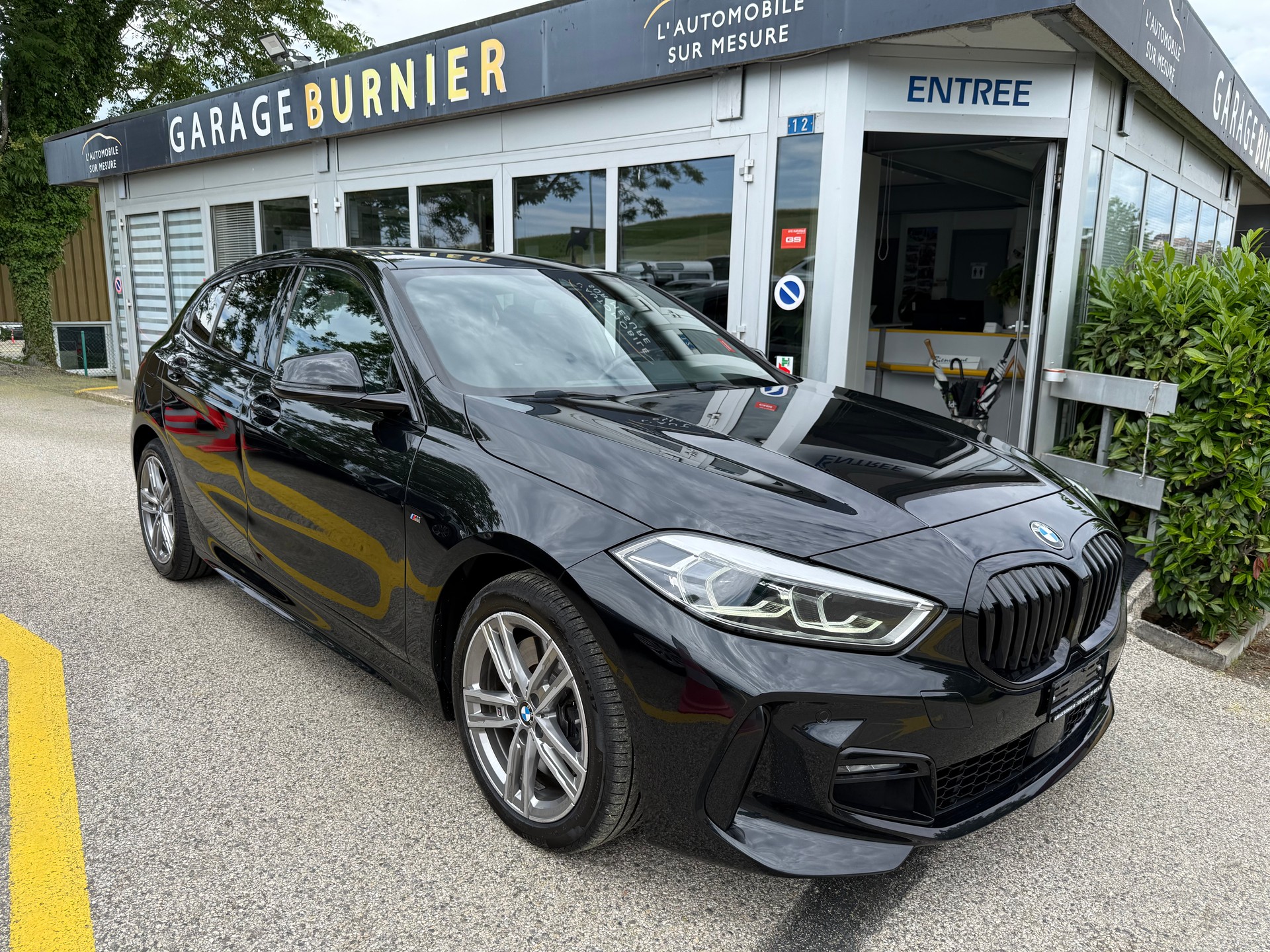 BMW 120i Pure M Sport Steptronic-image-0