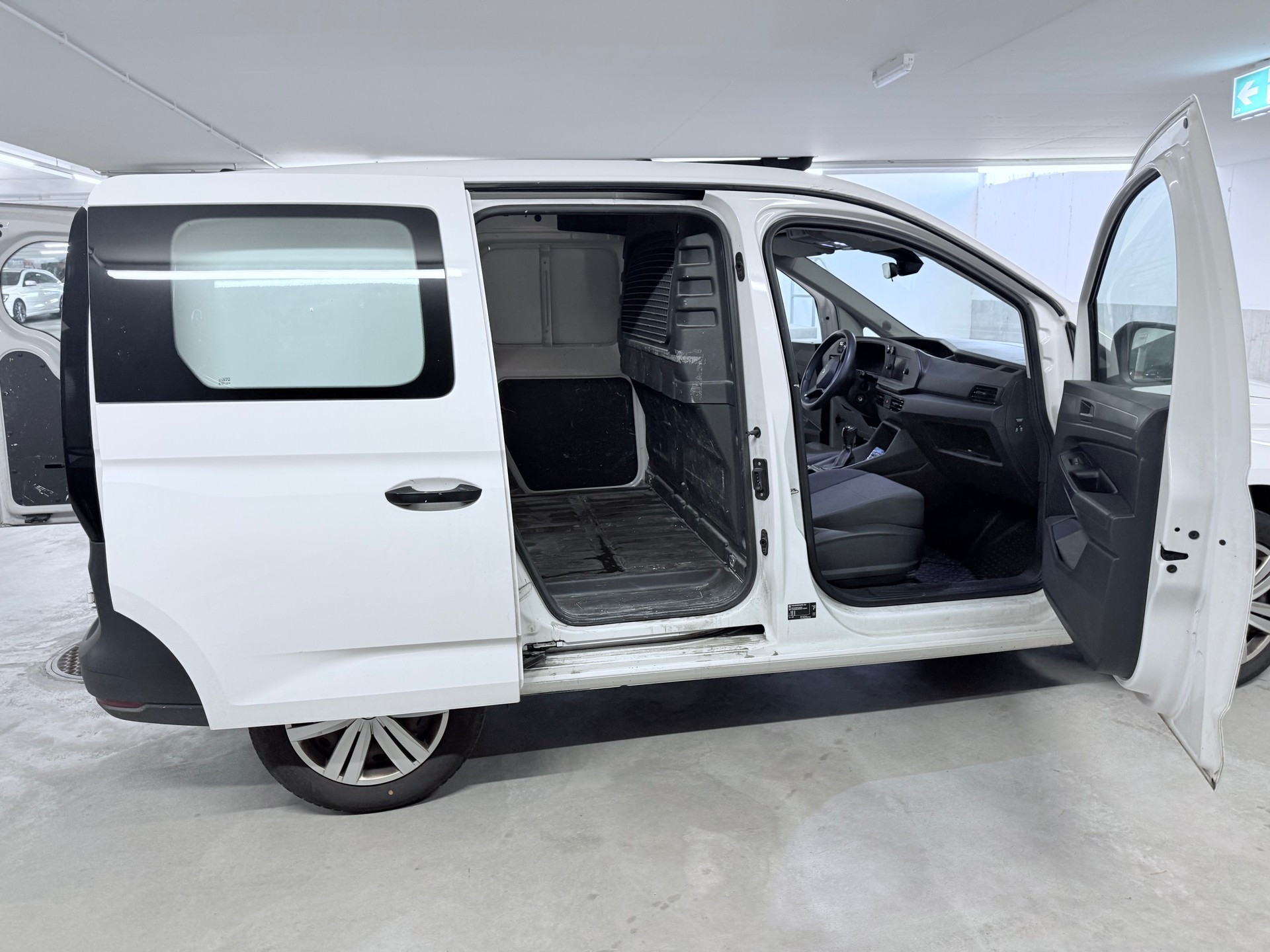 VW Caddy Cargo 2.0TDI Entry-image-8