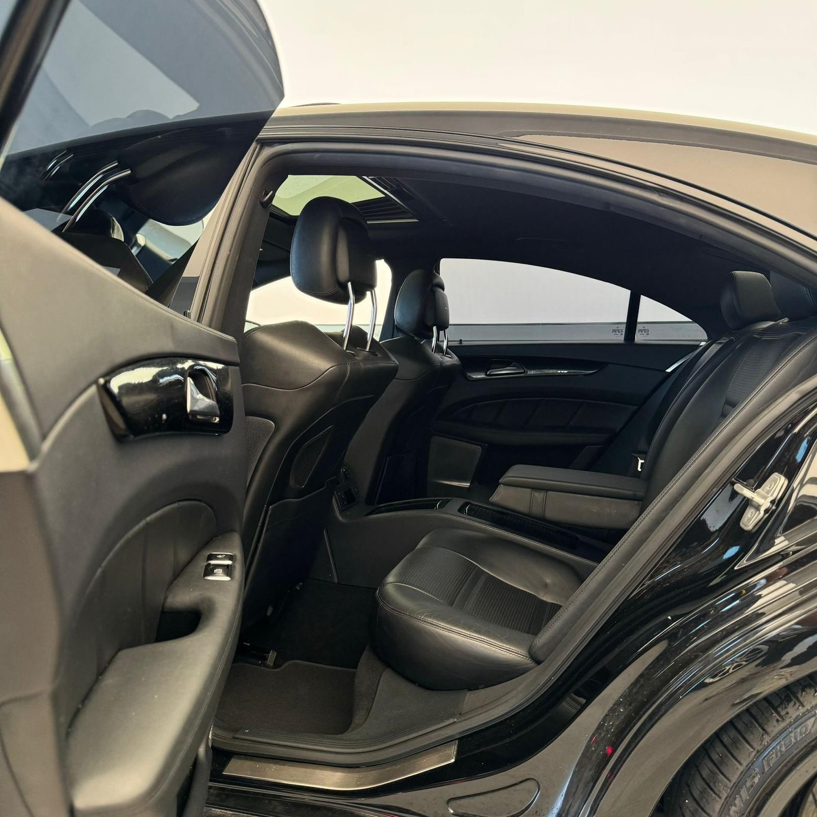 MERCEDES-BENZ CLS 63 AMG Speedshift MCT-image-12