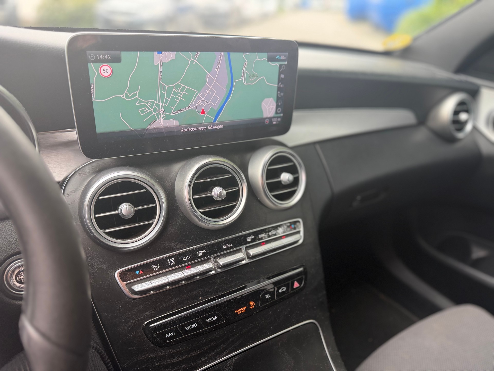 MERCEDES-BENZ C 220 d AMG Line 4Matic 9G-Tronic-image-13