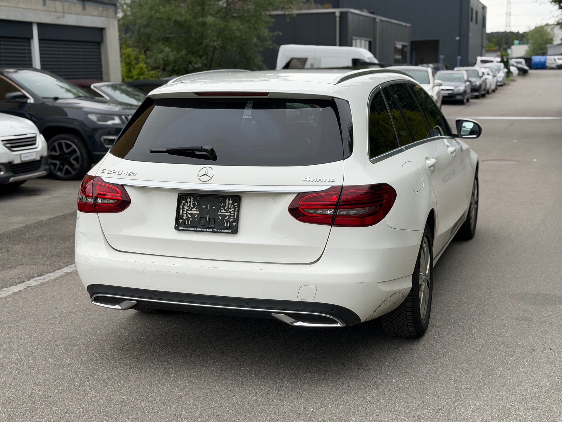 MERCEDES-BENZ C 220 d AMG Line 4Matic 9G-Tronic-image-4