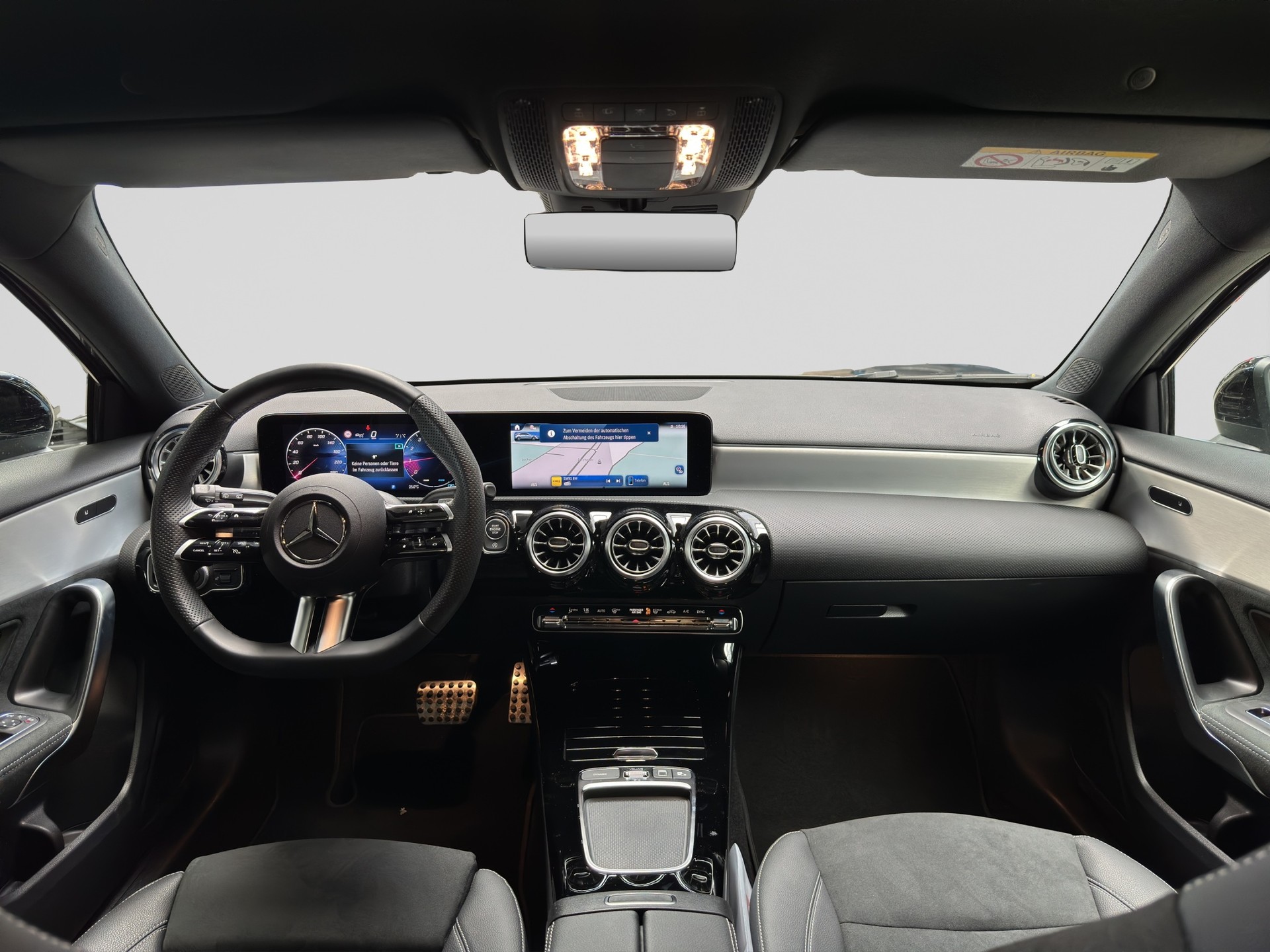 MERCEDES-BENZ A 200 7G-DCT AMG Line Night-image-13