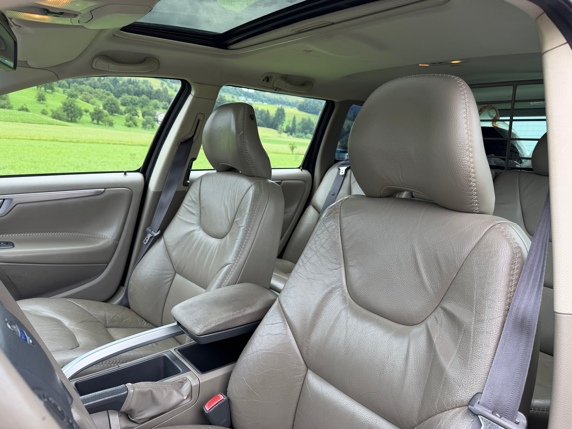 VOLVO XC70 2.5T AWD-image-9