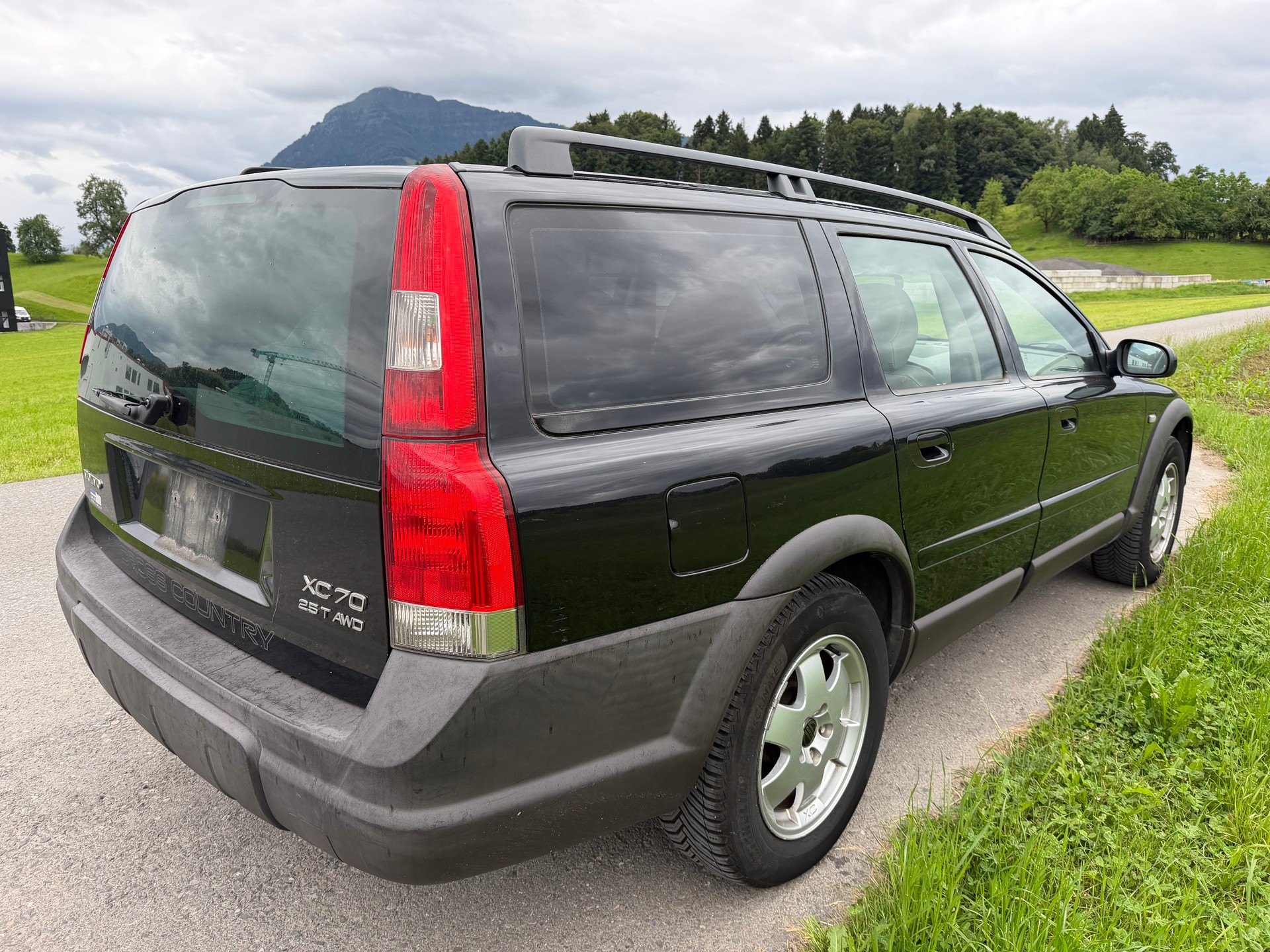 VOLVO XC70 2.5T AWD-image-6