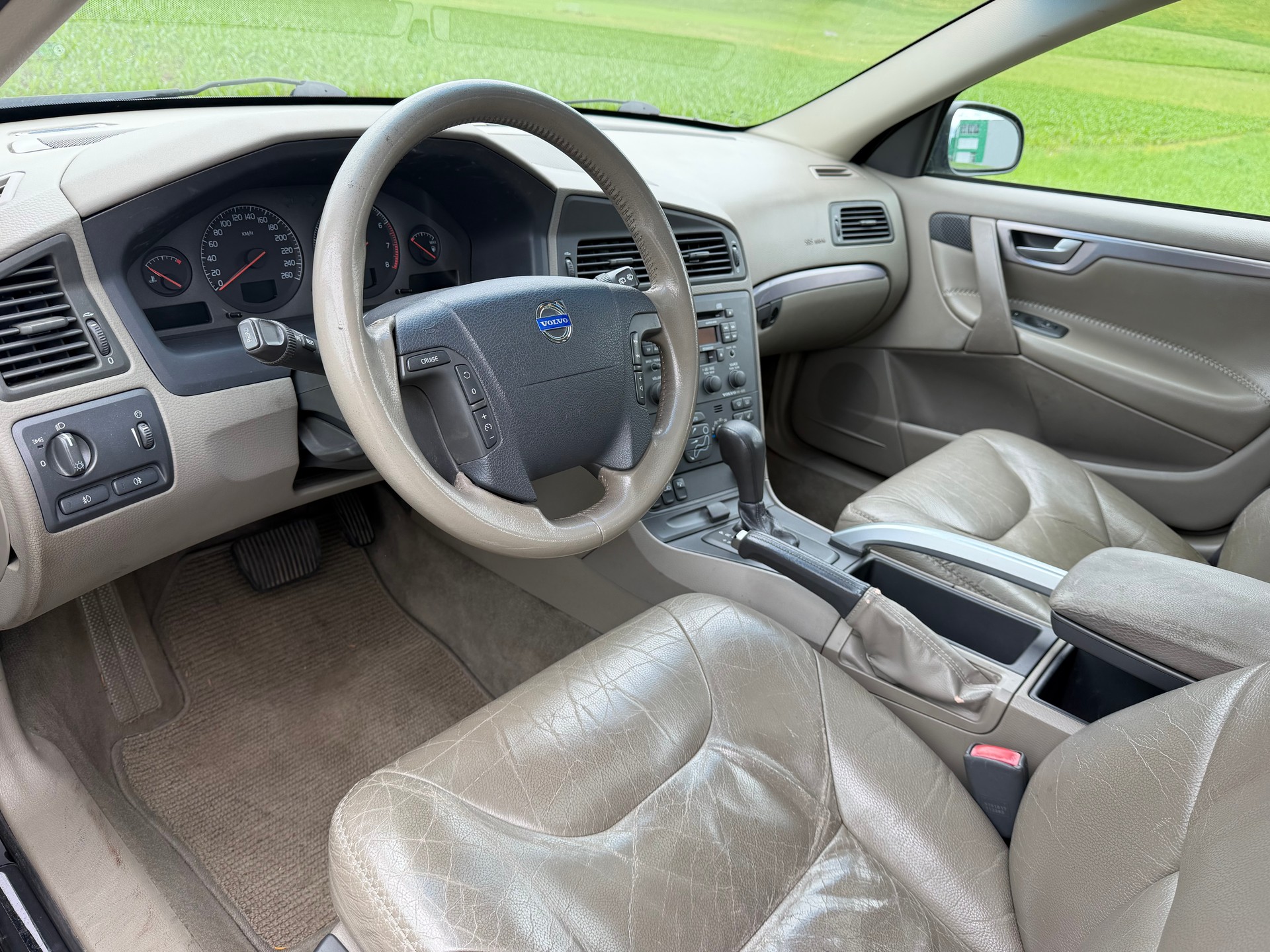 VOLVO XC70 2.5T AWD-image-7