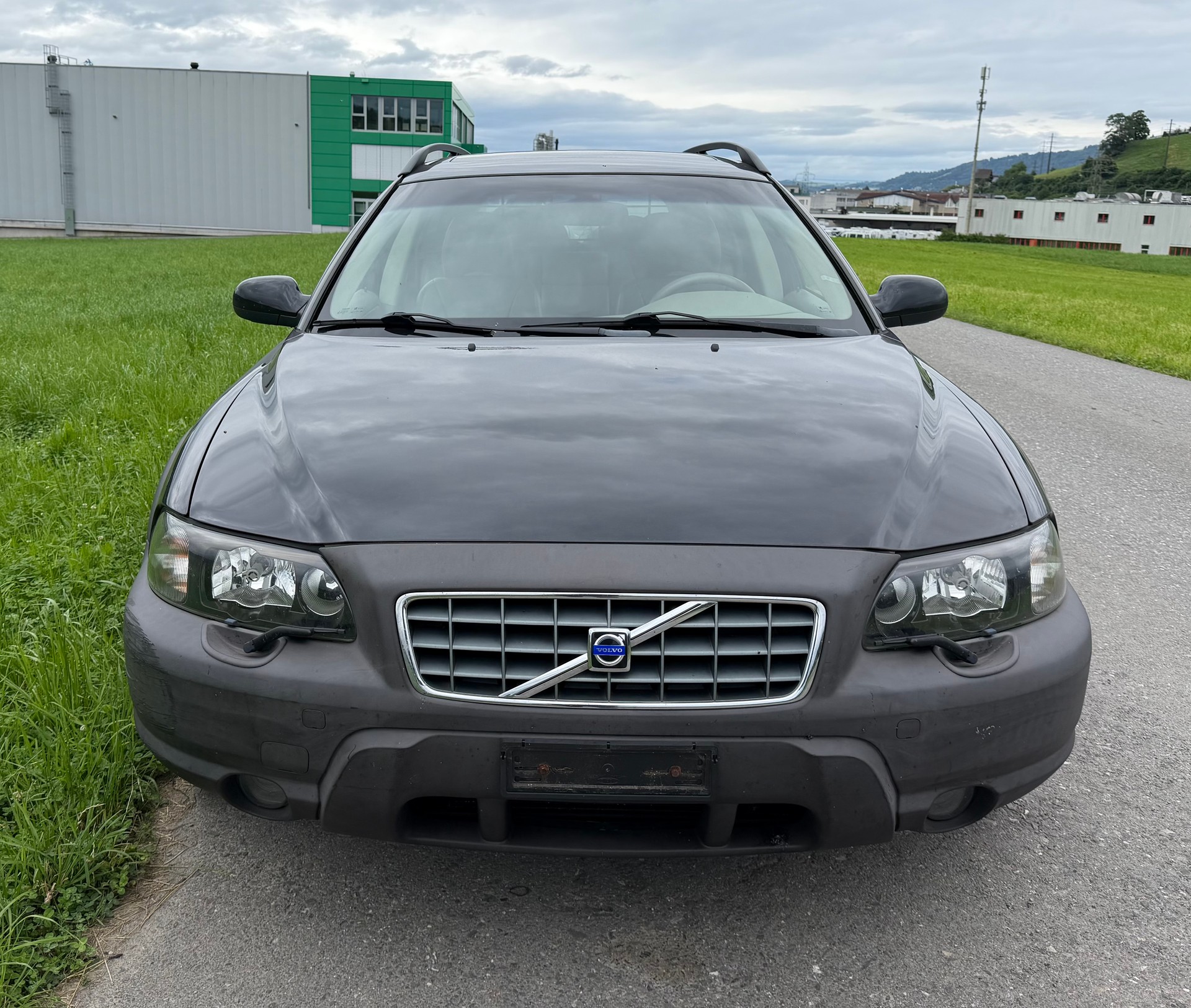 VOLVO XC70 2.5T AWD-image-2