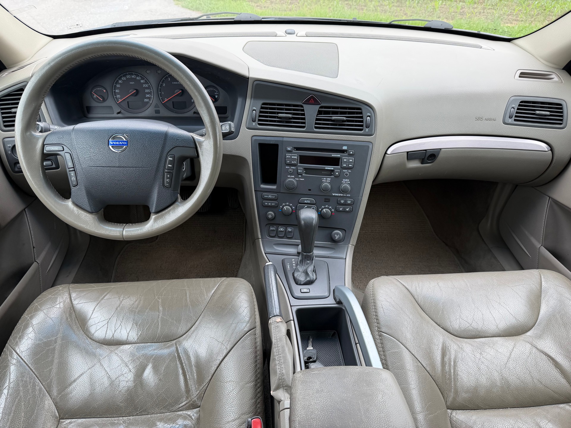 VOLVO XC70 2.5T AWD-image-10