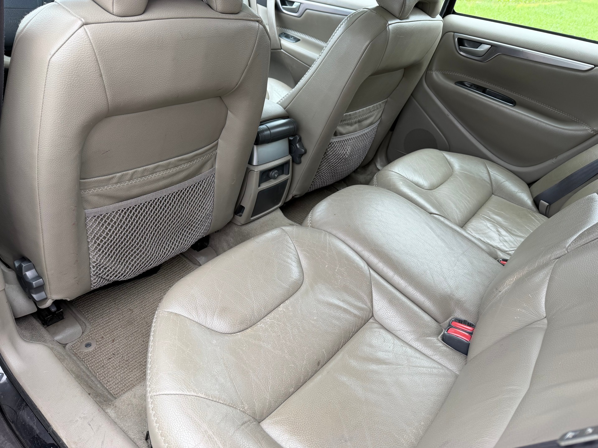 VOLVO XC70 2.5T AWD-image-13