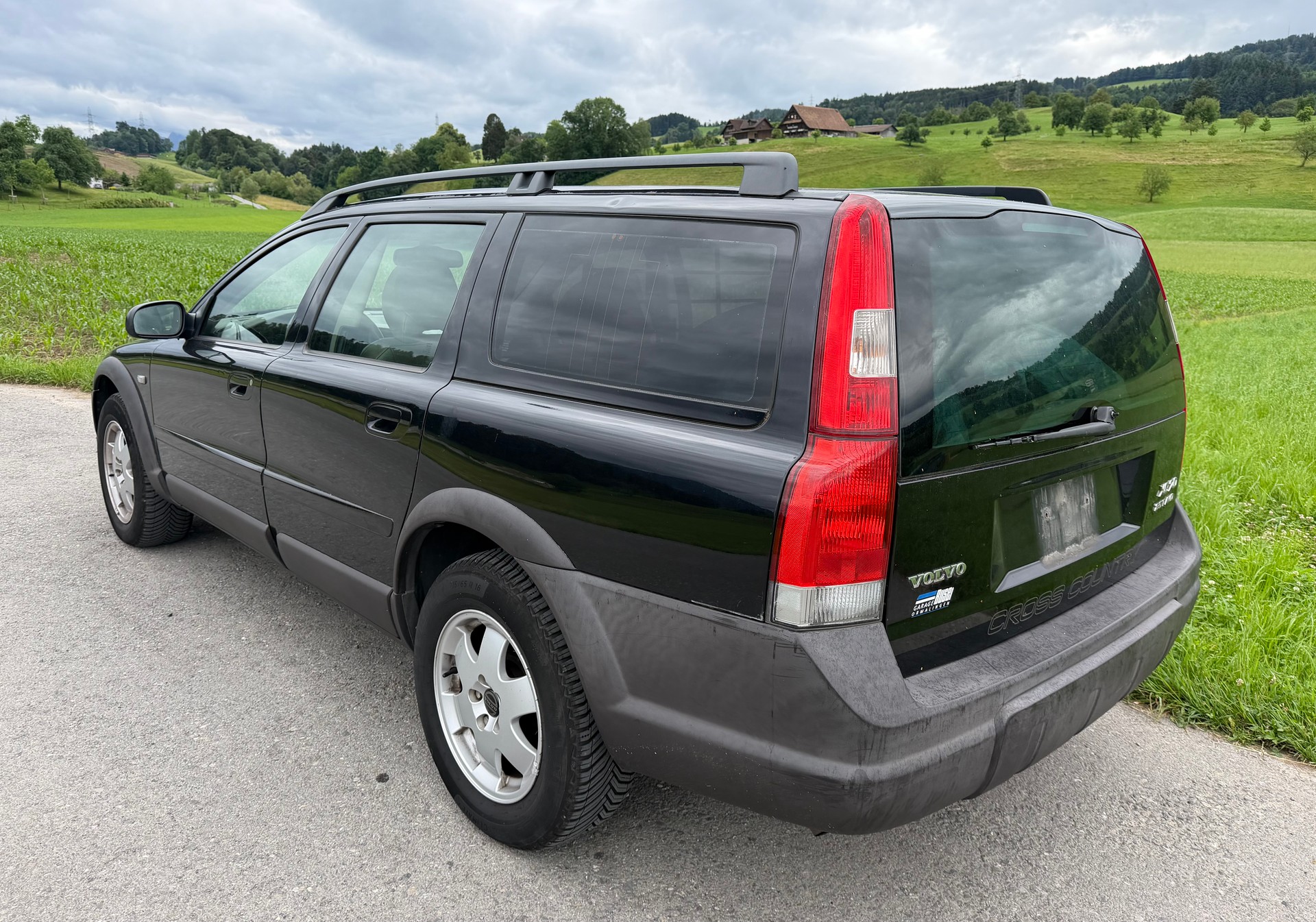 VOLVO XC70 2.5T AWD-image-4