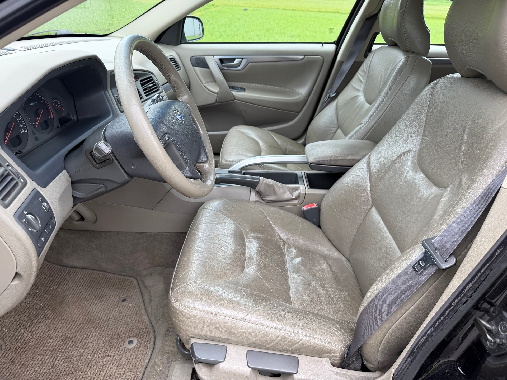 VOLVO XC70 2.5T AWD-image-8