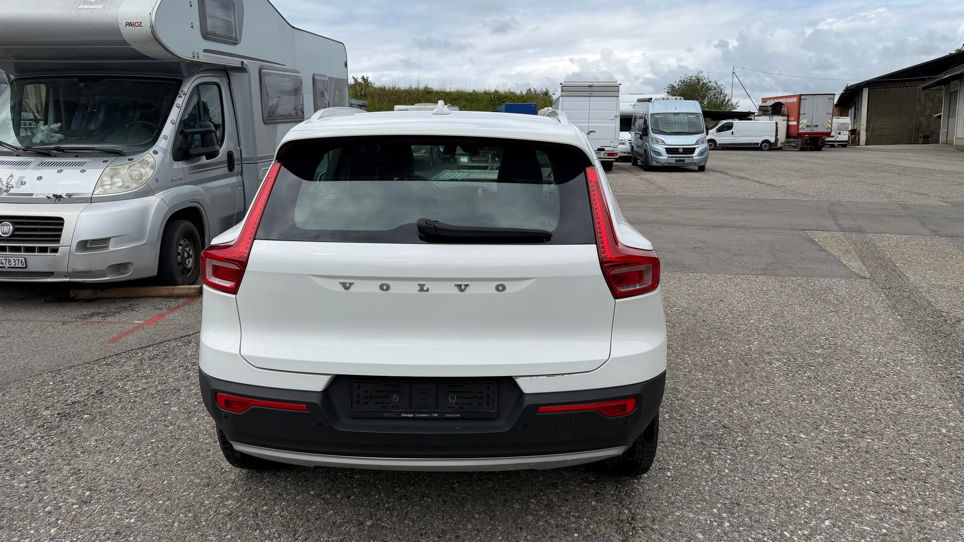 VOLVO XC40 D4 AWD Momentum Geartronic-image-3