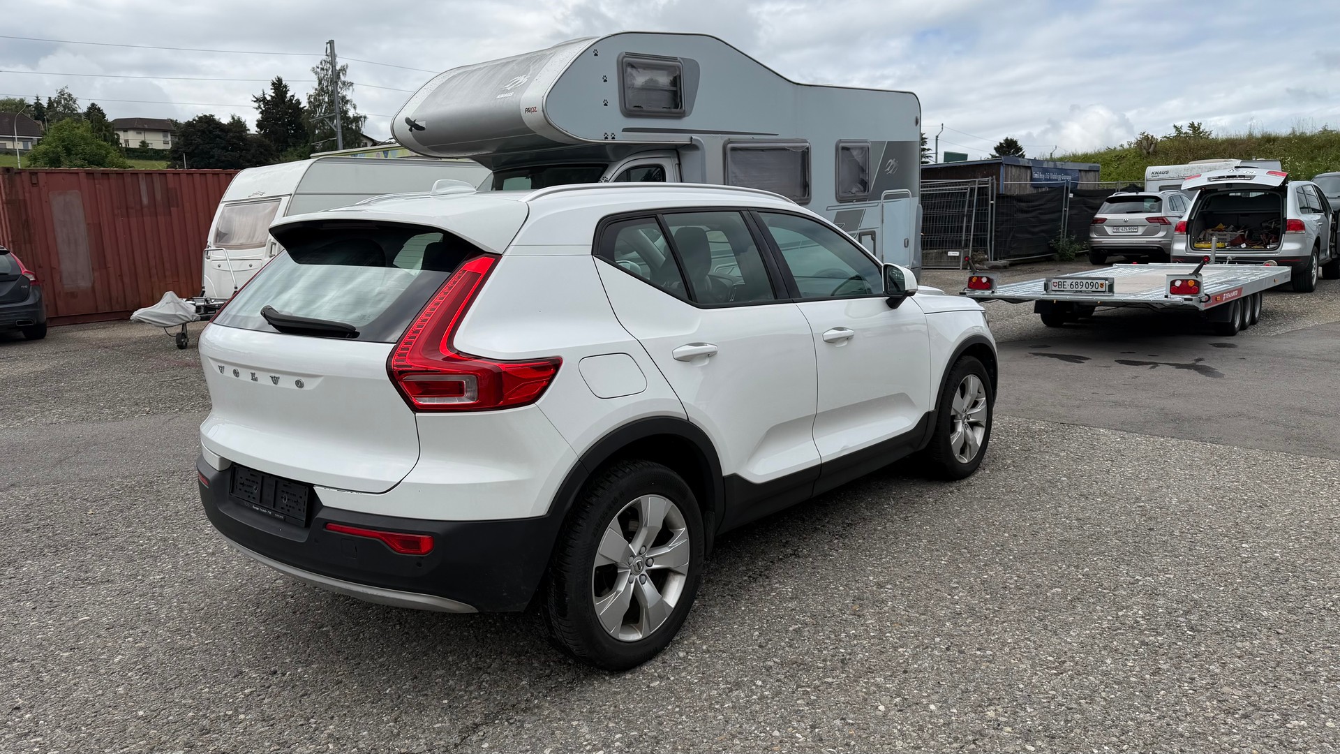 VOLVO XC40 D4 AWD Momentum Geartronic-image-2
